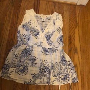 White and blue sleeveless top